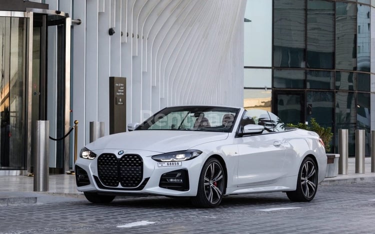 Bianca BMW 430i cabrio in affitto a Abu-Dhabi