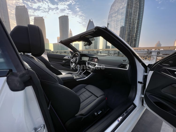 Blanco BMW 430i cabrio en alquiler en Dubai 6