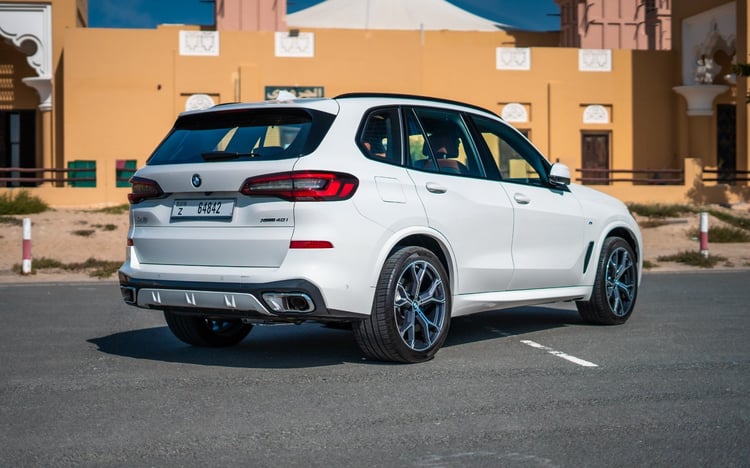 Blanc BMW X5 en location à Abu-Dhabi 2