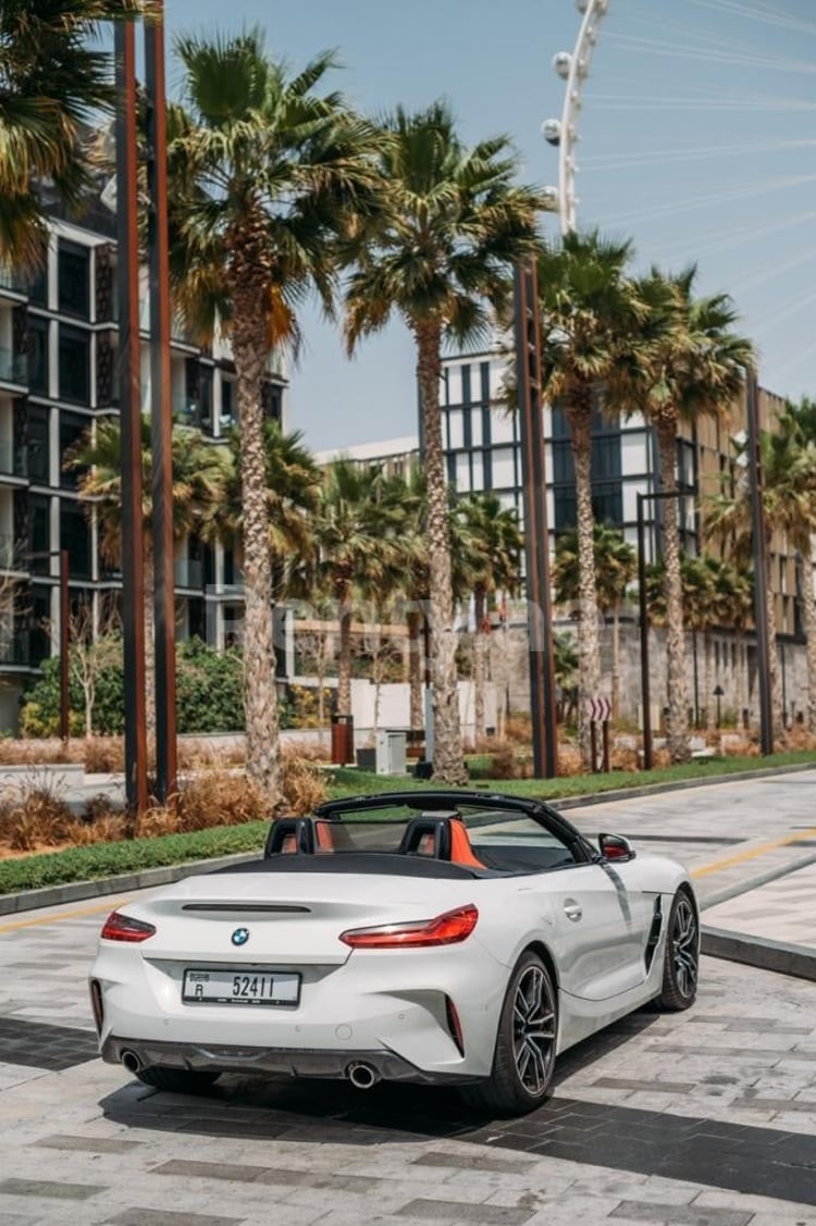 White BMW Z4 cabrio for rent in Dubai 2