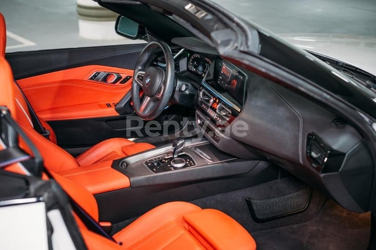 Белый BMW Z4 cabrio в аренду в Дубай 5