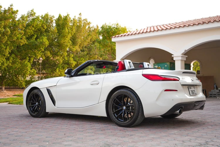 White BMW Z4 for rent in Abu-Dhabi 4