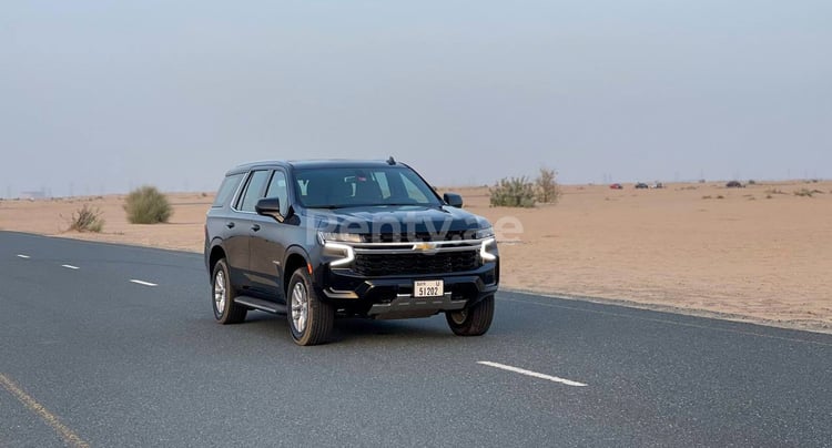 Nero Chevrolet Tahoe in affitto a Dubai 2