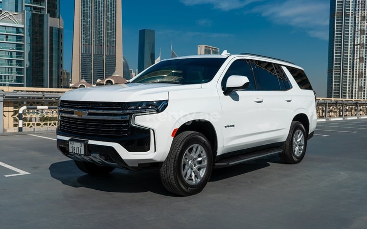 أبيض Chevrolet Tahoe للإيجار في دبي