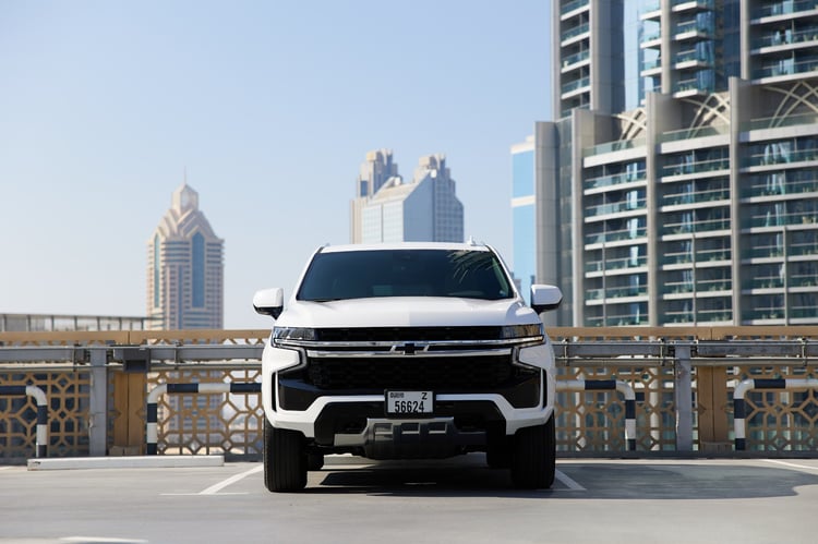 Blanco Chevrolet Tahoe en alquiler en Dubai 0