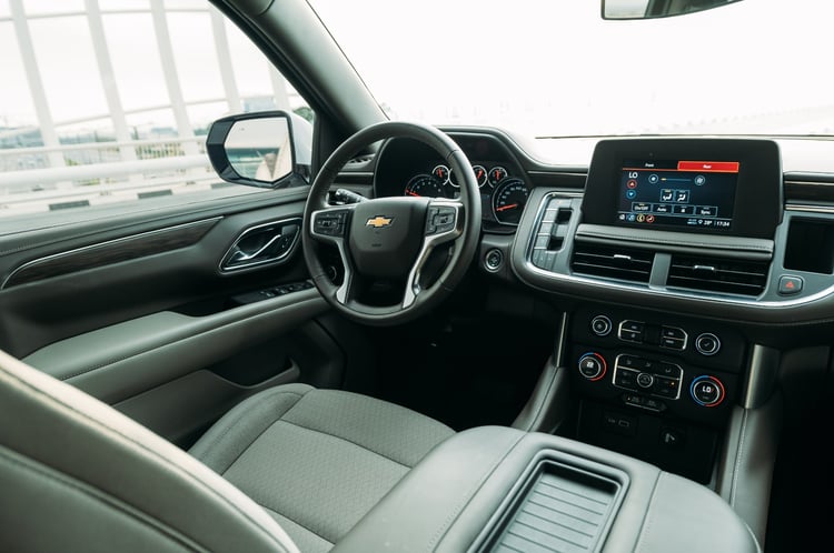 Blanco Chevrolet Tahoe en alquiler en Dubai 4