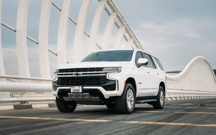 Weiß Chevrolet Tahoe zur Miete in Dubai