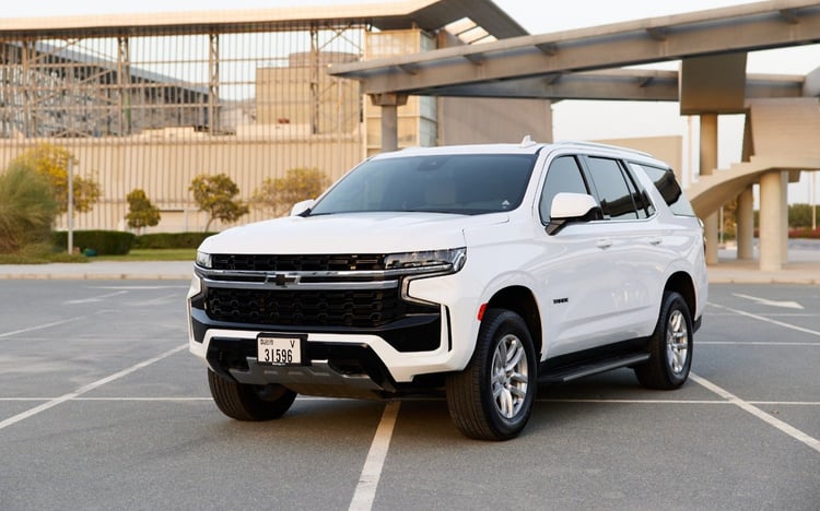 Blanco Chevrolet Tahoe en alquiler en Dubai