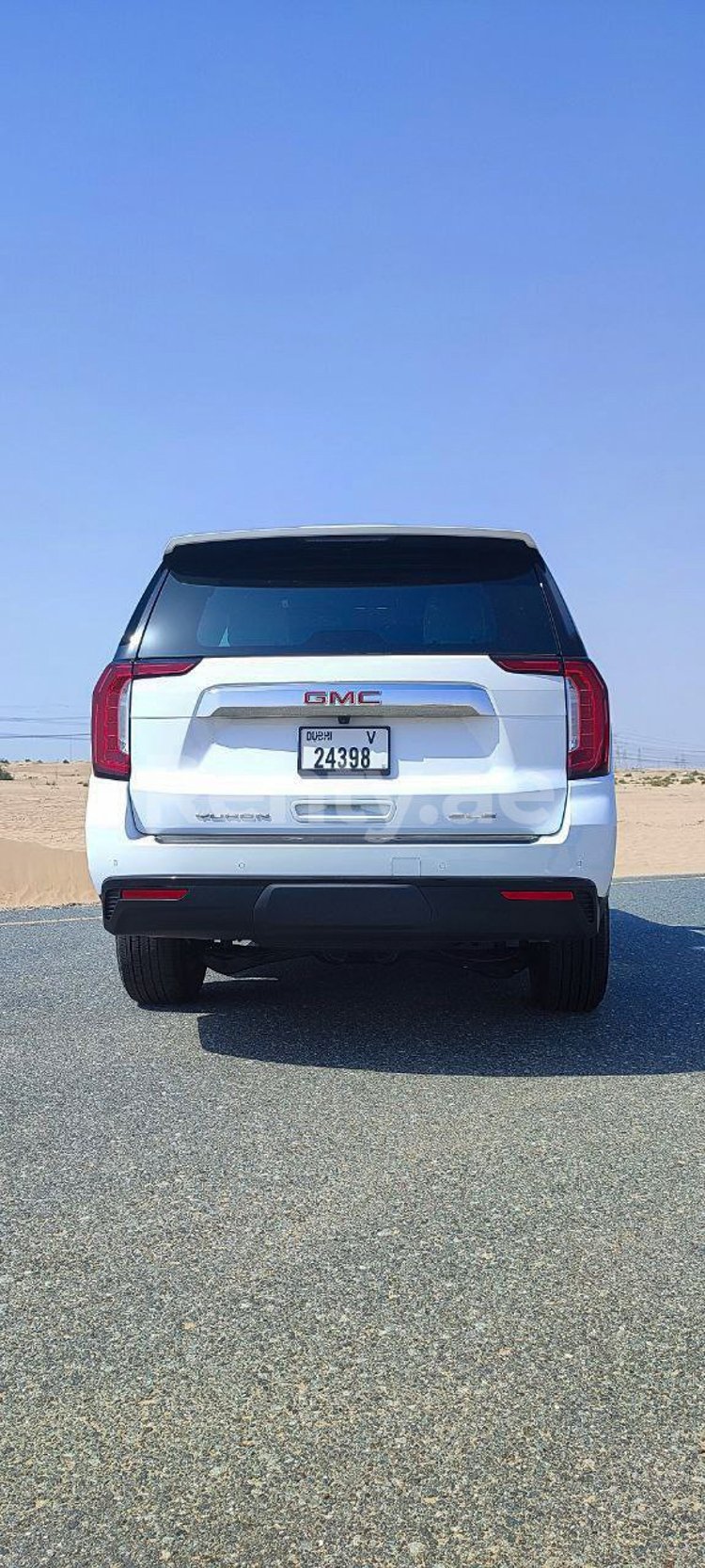 Blanc GMC Yukon en location à Abu-Dhabi 5