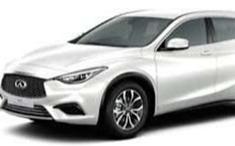 在迪拜租赁白色 Infiniti Q30