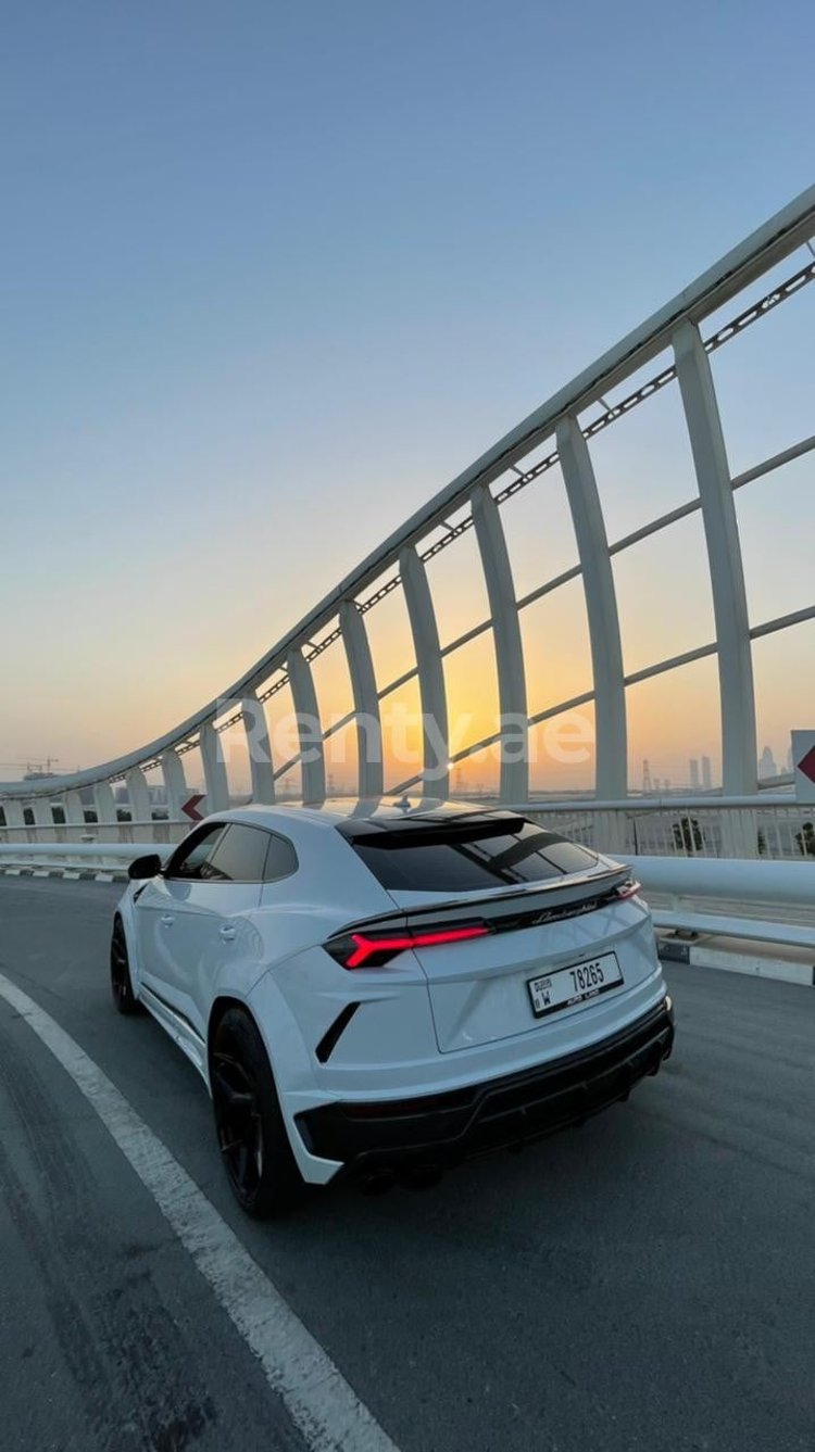 Blanc Lamborghini Urus Novitec en location à Abu-Dhabi 0