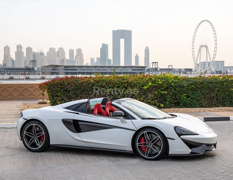 أبيض McLaren 570S Spyder (Convertible) للإيجار في أبو ظبي 2