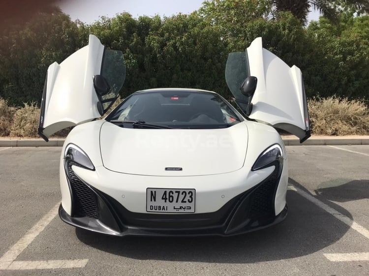 White McLaren 650S Spider for rent in Dubai 5