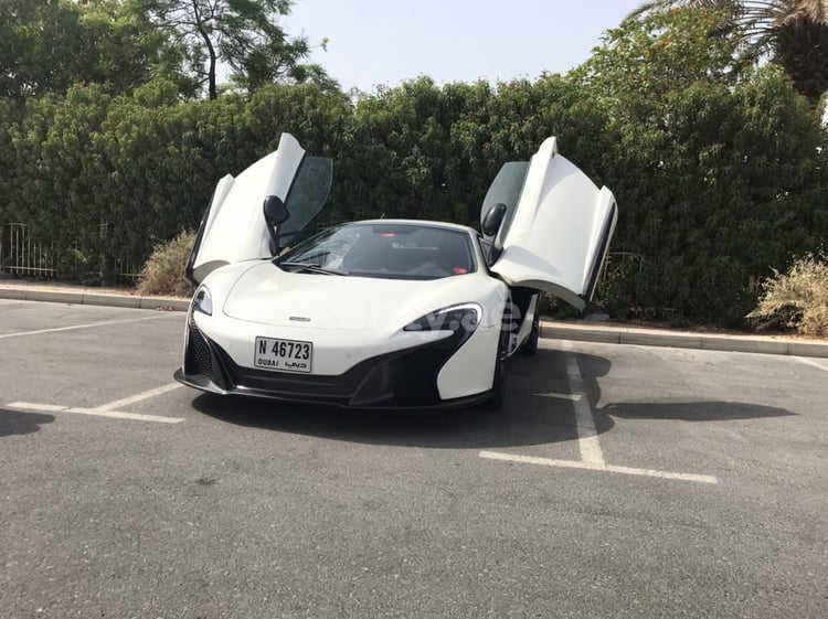 Blanco McLaren 650S Spider en alquiler en Abu-Dhabi 7