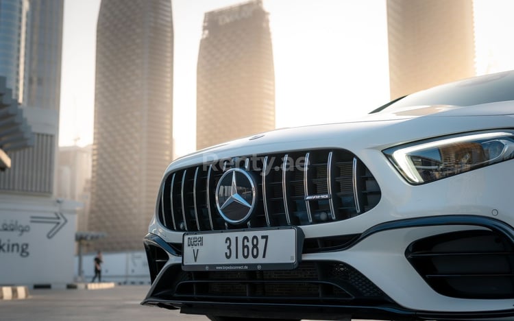 Bianca Mercedes A45 AMG in affitto a Sharjah 6