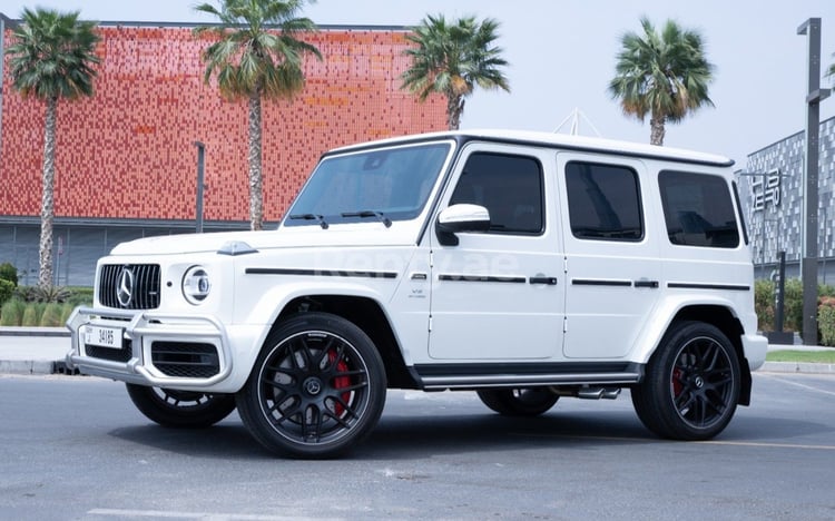 Blanco Mercedes-Benz G 63 en alquiler en Abu-Dhabi