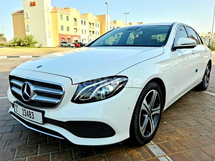 White Mercedes E Class for rent in Abu-Dhabi 3