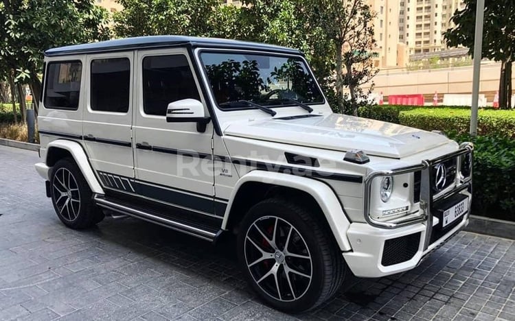 Weiß Mercedes G63 AMG zur Miete in Sharjah