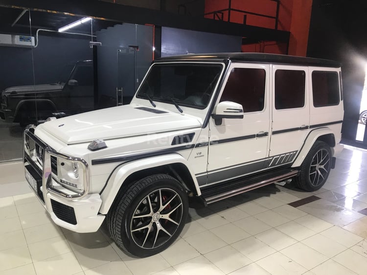 Blanco Mercedes G63 AMG en alquiler en Dubai 0