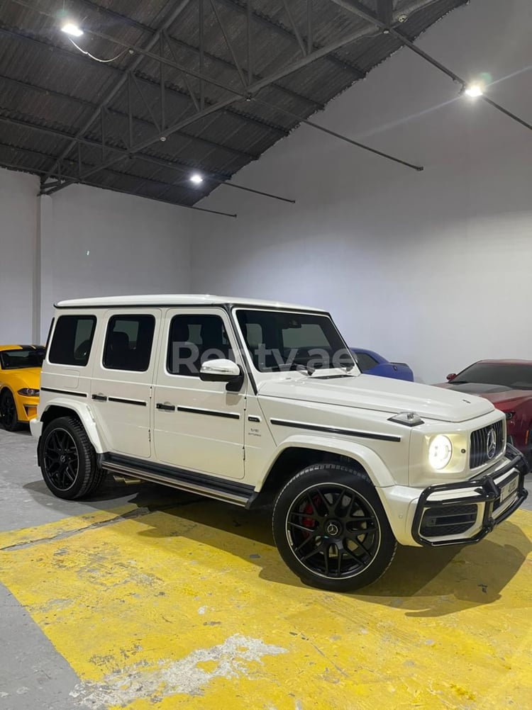 Orange Mercedes G63 AMG zur Miete in Dubai 0