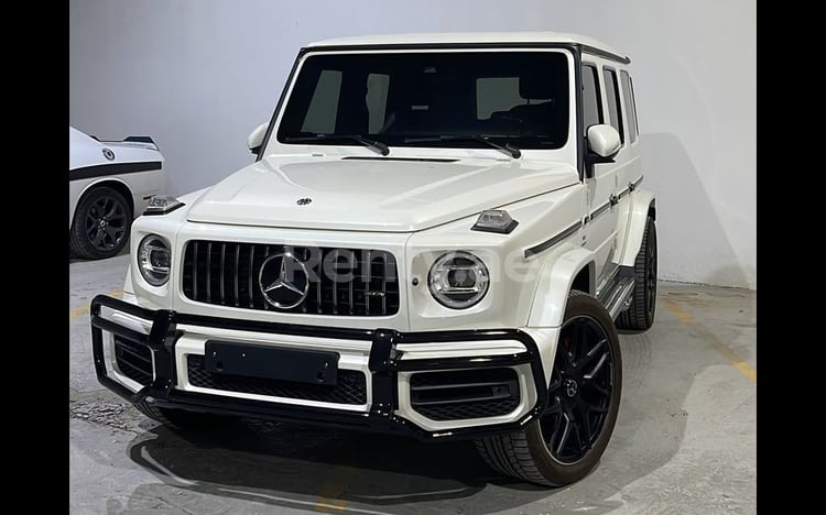 naranja Mercedes G63 AMG en alquiler en Abu-Dhabi