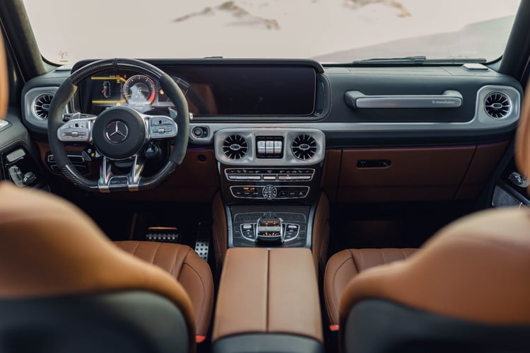 Blanco Mercedes G63 AMG en alquiler en Abu-Dhabi 4