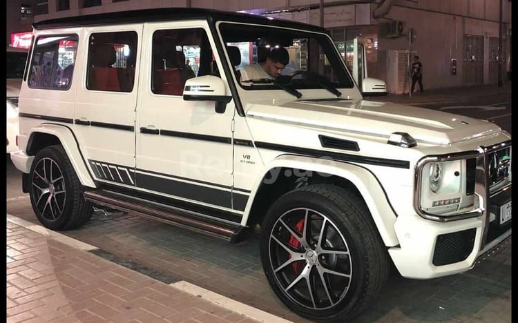 Blanc Mercedes G class G63 en location à Sharjah