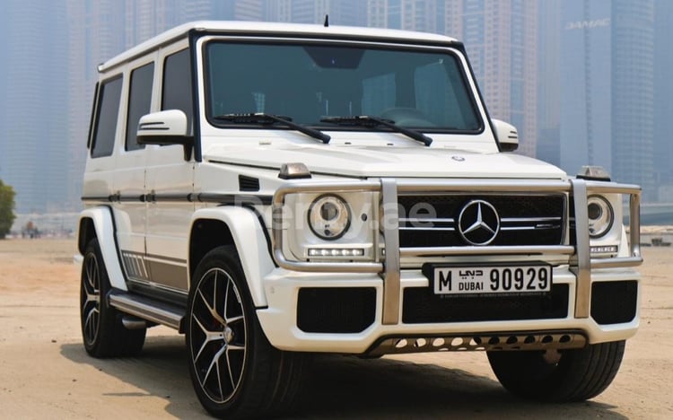 Blanc Mercedes G class en location à Dubai