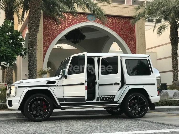 أبيض Mercedes G 63 edition للإيجار في دبي 4