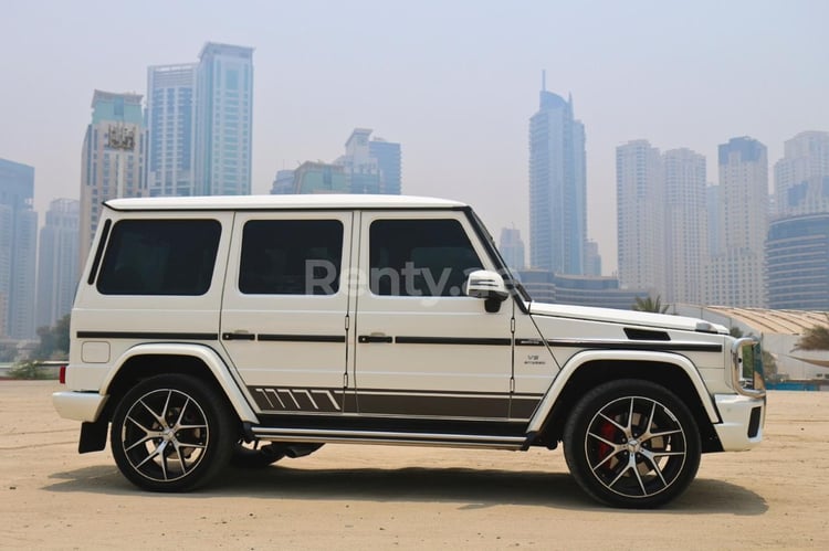 أبيض Mercedes G class للإيجار في دبي 0