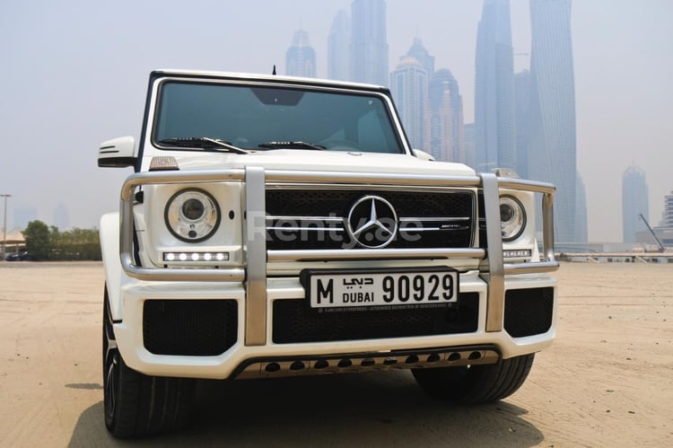 Weiß Mercedes G class zur Miete in Sharjah 2