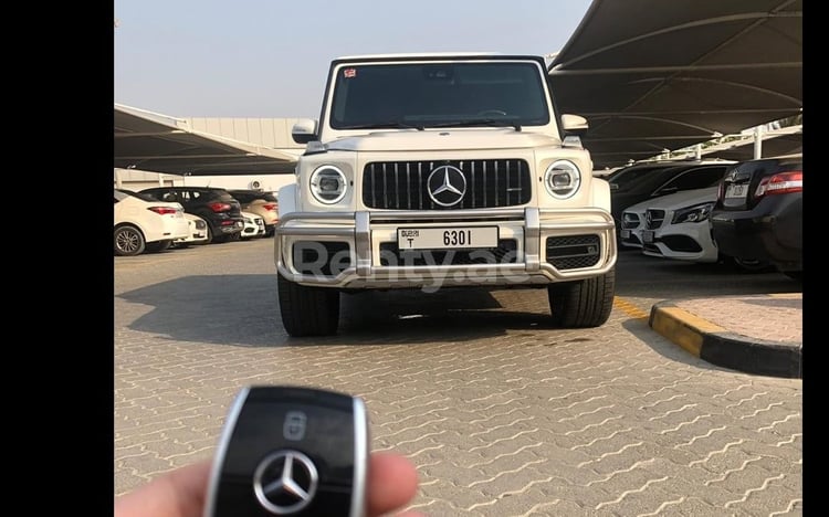 Blanc Mercedes G63 en location à Dubai