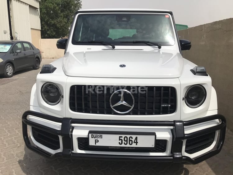 أبيض Mercedes G63 AMG للإيجار في أبو ظبي 5