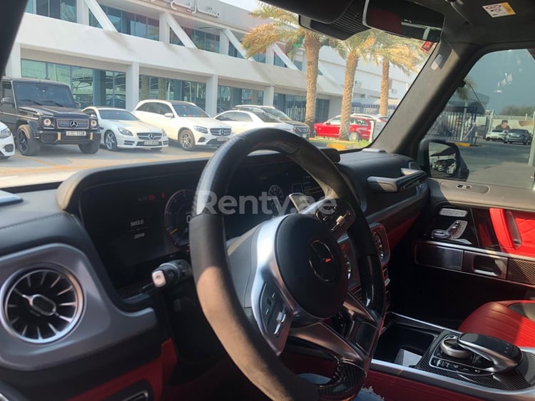 Blanco Mercedes G63 en alquiler en Abu-Dhabi 3