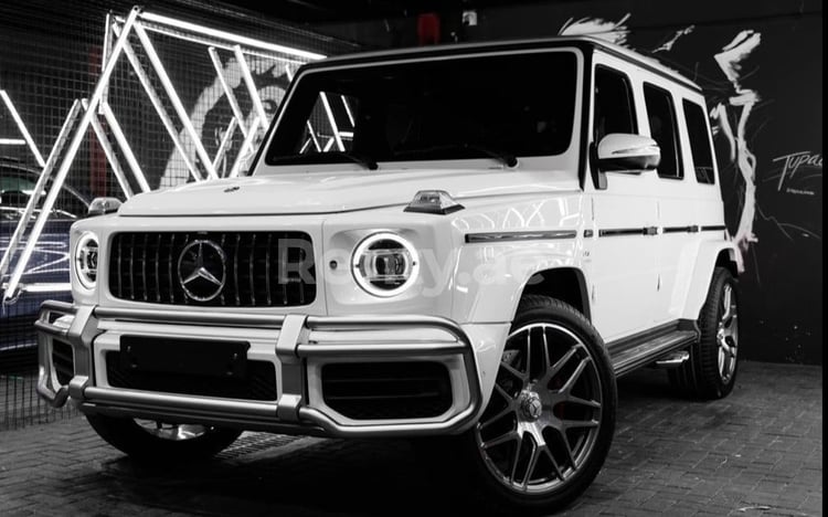 Blanc Mercedes G class en location à Abu-Dhabi