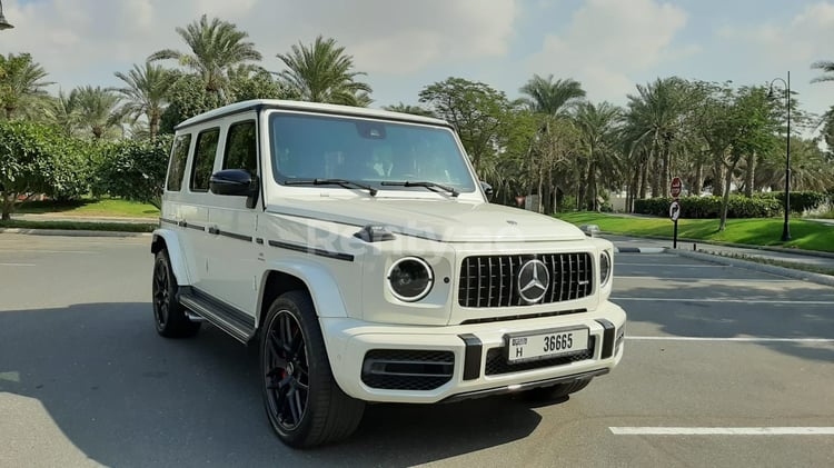 أبيض Mercedes G 63 Night Packge للإيجار في أبو ظبي 2