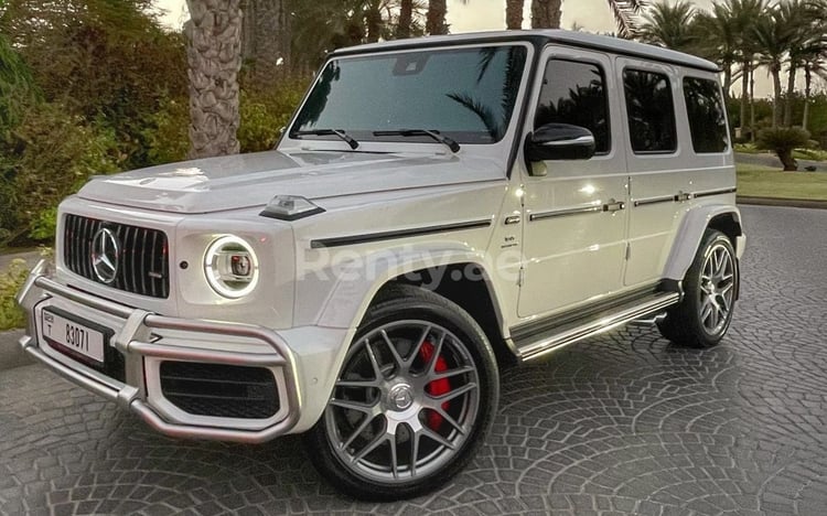 Blanc Mercedes G class en location à Dubai