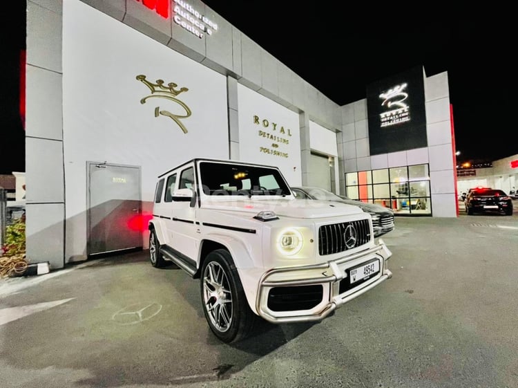 Weiß Mercedes G class zur Miete in Abu-Dhabi 3