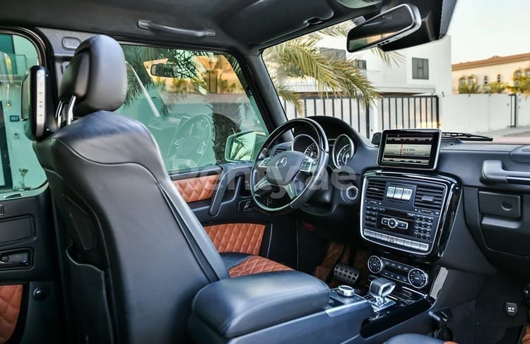 أبيض Mercedes G63 AMG للإيجار في أبو ظبي 5