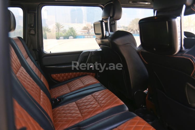 Blanc Mercedes G63 en location à Sharjah 2