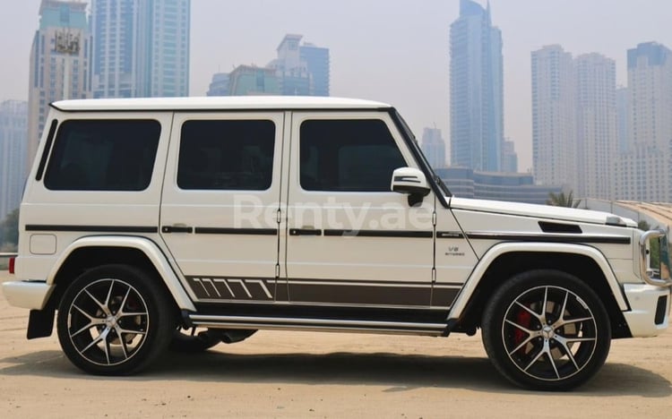 Blanc Mercedes G63 en location à Dubai