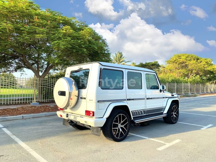 أبيض Mercedes G63 للإيجار في الشارقة 1