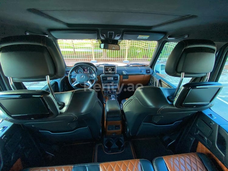 أبيض Mercedes G63 للإيجار في أبو ظبي 2