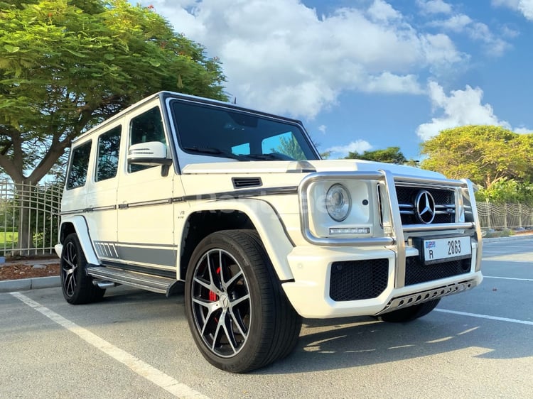 أبيض Mercedes G63 للإيجار في دبي 4