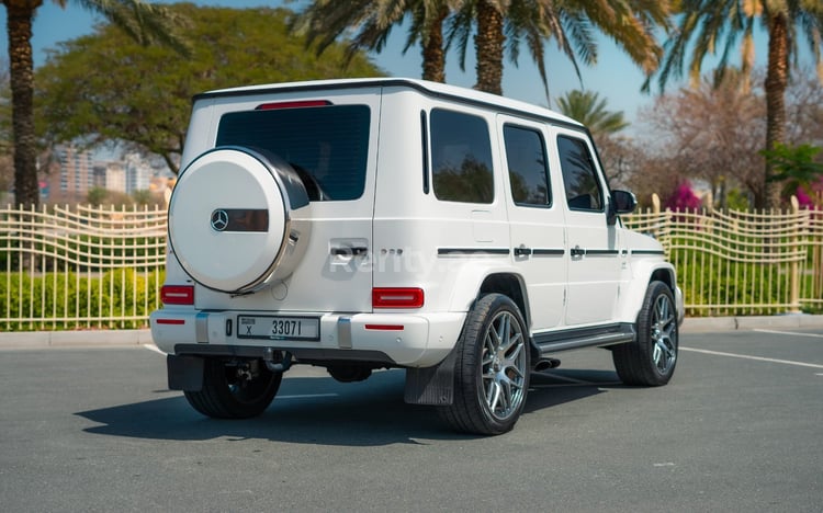 Weiß Mercedes G63 AMG zur Miete in Dubai 3