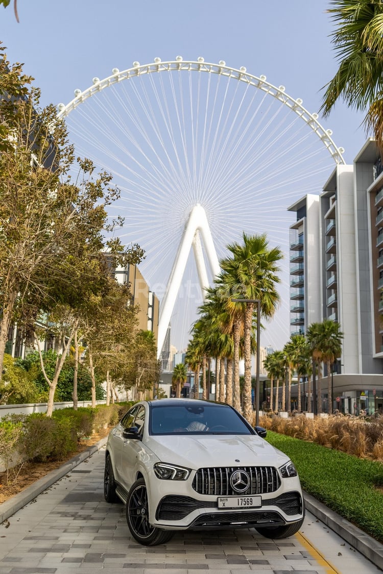 Blanc MERCEDES GLE 53 COUPE en location à Sharjah 3