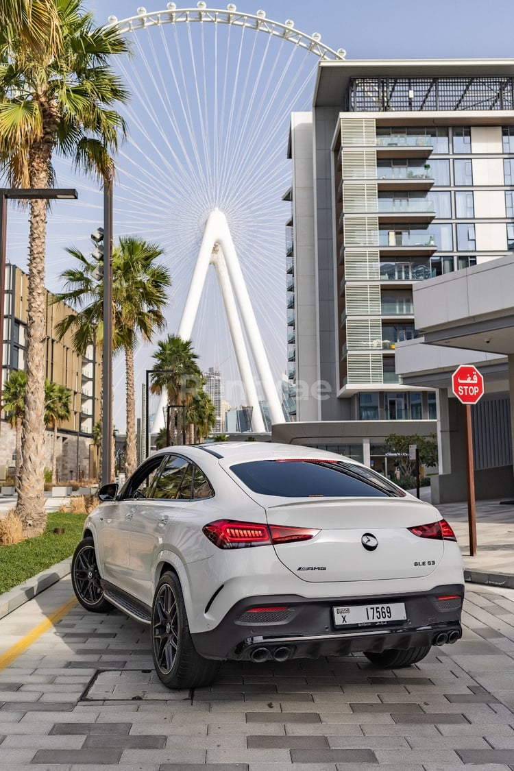 Blanc MERCEDES GLE 53 COUPE en location à Abu-Dhabi 4