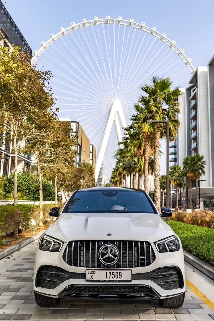 أبيض Mercedes GLE 53 Coupe للإيجار في الشارقة 0