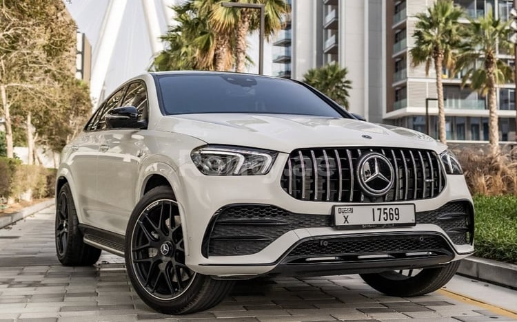 Blanc MERCEDES GLE 53 COUPE en location à Sharjah