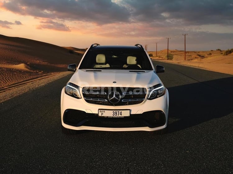 Bianca Mercedes GLE in affitto a Abu-Dhabi 2